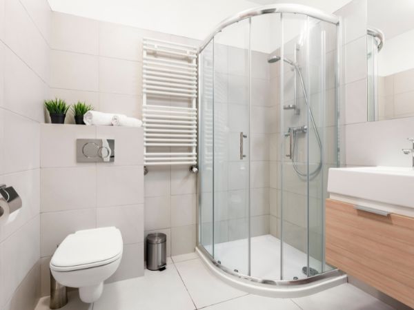 Brodziki prysznicowe: funkcjonalność i estetyka w Twojej łazience